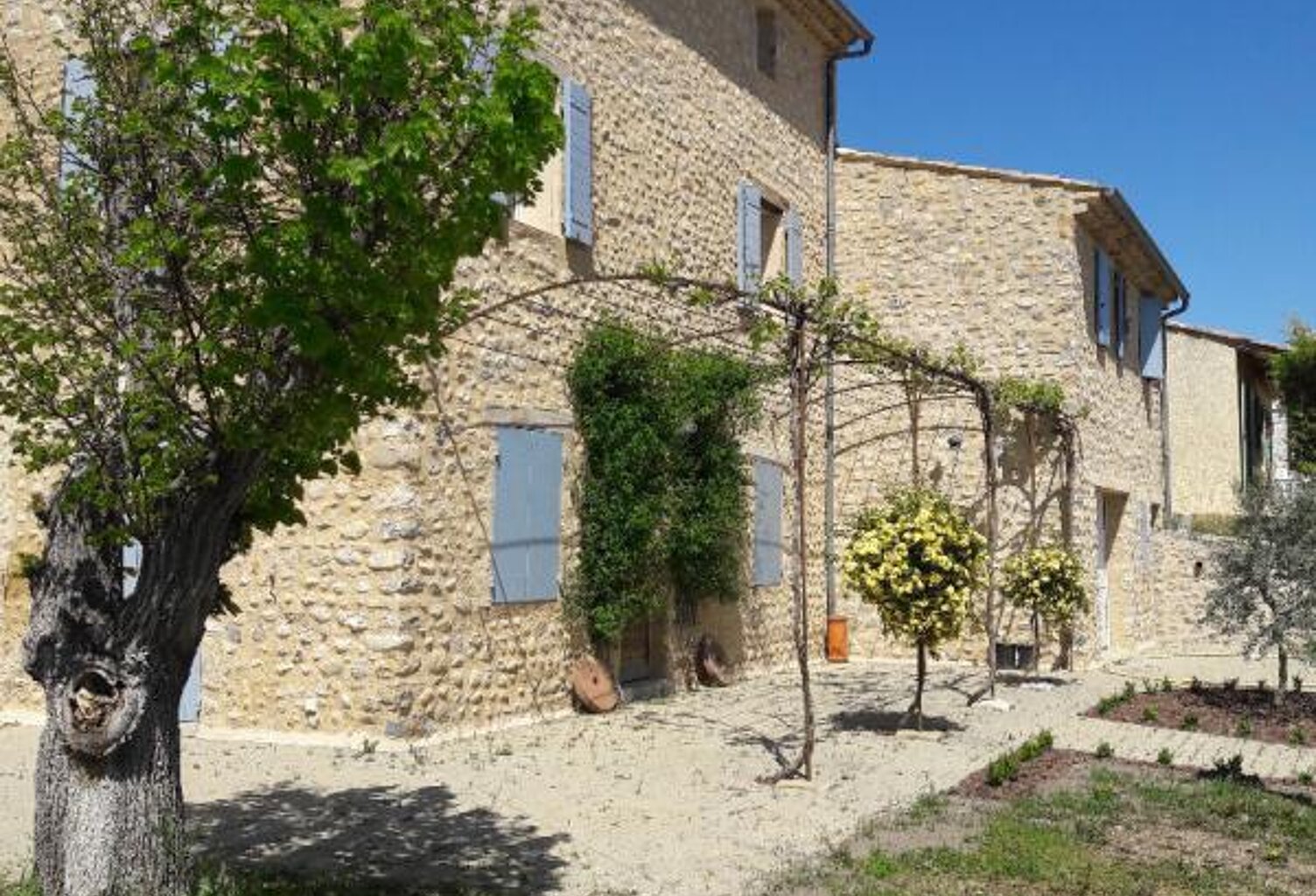 Bâtisse Provençale  10 pièce(s)  de 243,07 m2 — photo 1