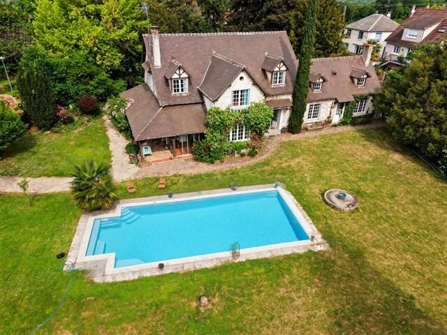 Élégante propriété 252m2 avec parc arboré, piscine à Montgivray — photo du bien