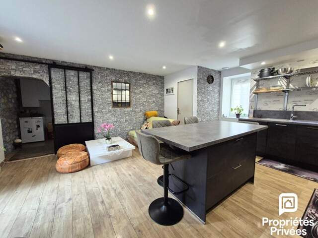 Collonges (01550) - Maison de village rénovée 4 pièces de 93 m² avec loggia et parking privatif — photo du bien