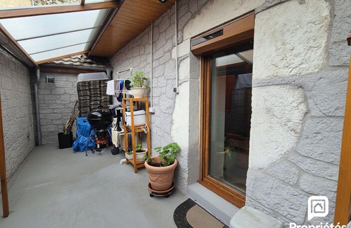 Collonges (01550) - Maison de village rénovée 4 pièces de 93 m² avec loggia et parking privatif — photo 3