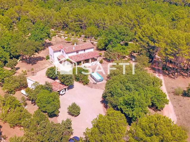 Propriété d'exception de 190m² sur 14020m² de terrain clos — photo du bien
