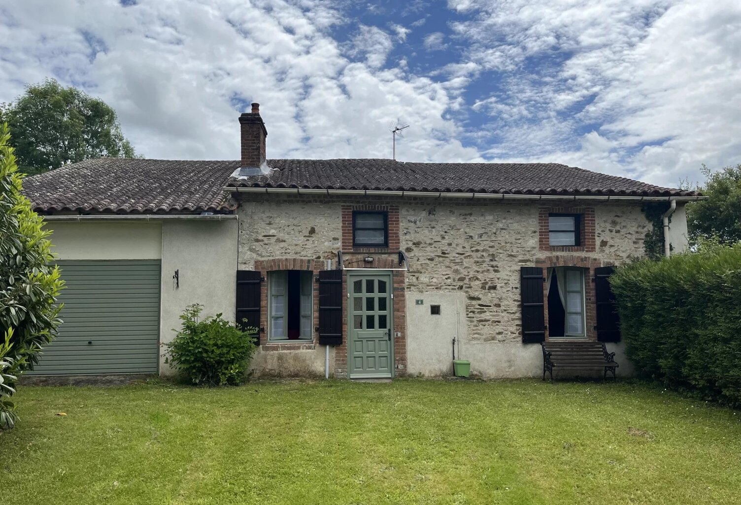 Maison de campagne, gîte, grange et jardins – Le Dorat - 87 — photo 1