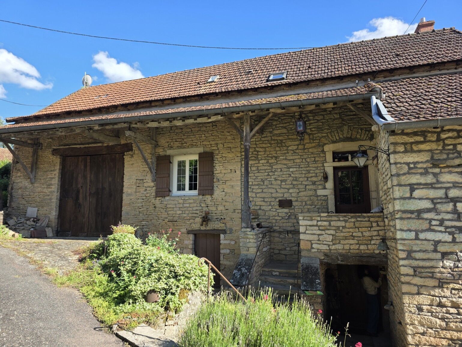 Maison de caractère avec dépendances et ancienne saboterie