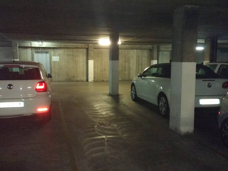 Parking couvert dans résidence sécurisée — photo 1
