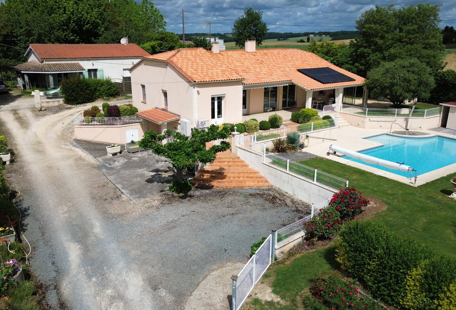 Ensemble immobilier comprenant 2 maisons sur 3 hectares de t — photo 1