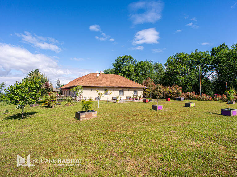 RICAUD, Maison plain pied de 180m2 , sur 14300m2 de terrain — photo 1