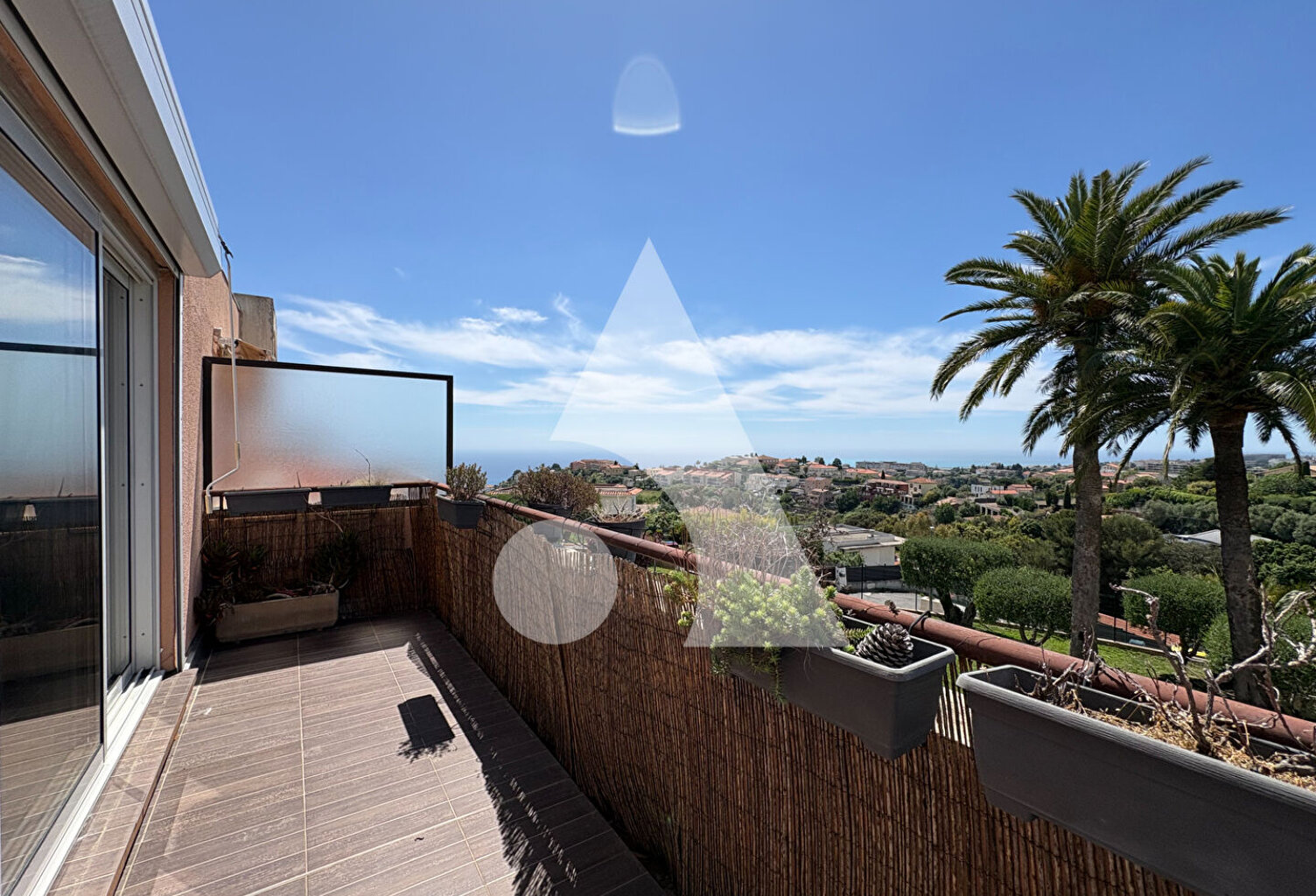LOCATION MEUBLEE 4 PIECES TERRASSE DERNIER ETAGE — photo 1