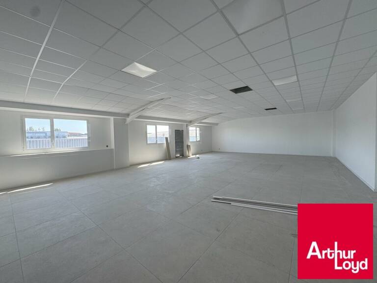 BUREAUX à LOUER — photo 1
