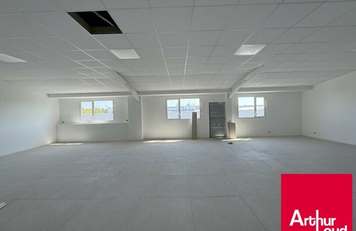 BUREAUX à LOUER — photo 2