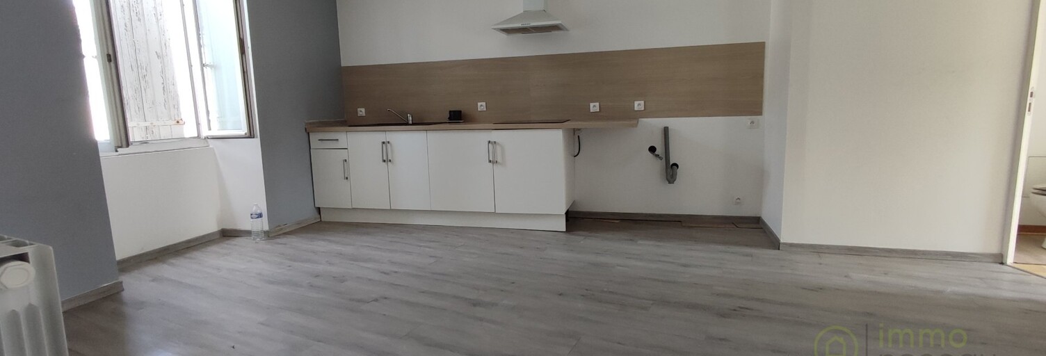 Immeuble  280 m² à vendre à Saint-Genis-de-Saintonge (17240)