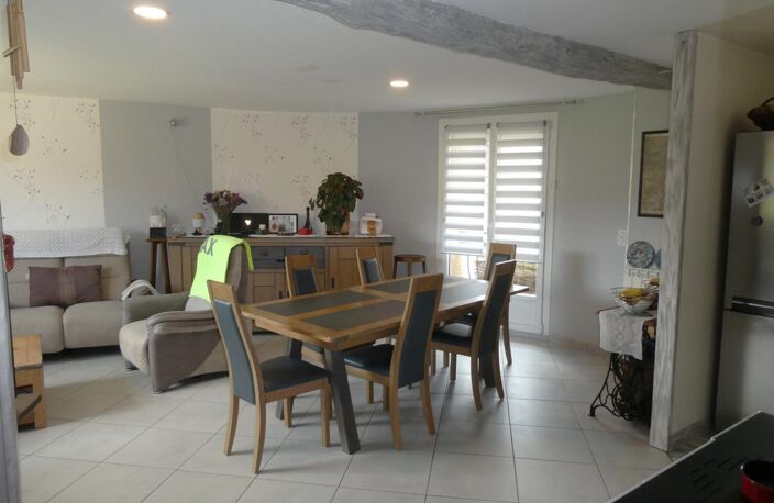 Quel joli lieu de vie, ou de villégiature ! A vendre Secteur FIGEAC 46100 maison, piscine et dépendances. — photo 3
