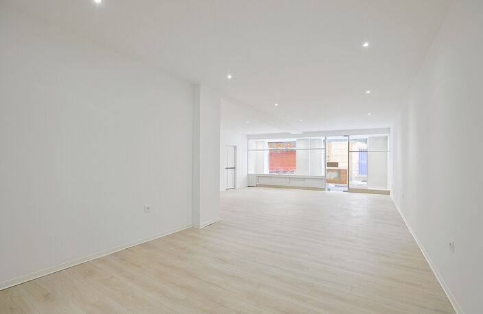 Solliès-Pont - Centre ville - Local commercial d'une surface de 91,58m2 avec cave de 34.83m2 — photo 5