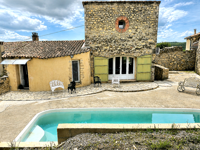 Maison de village avec terrasse tropézienne, piscine et garage — photo du bien