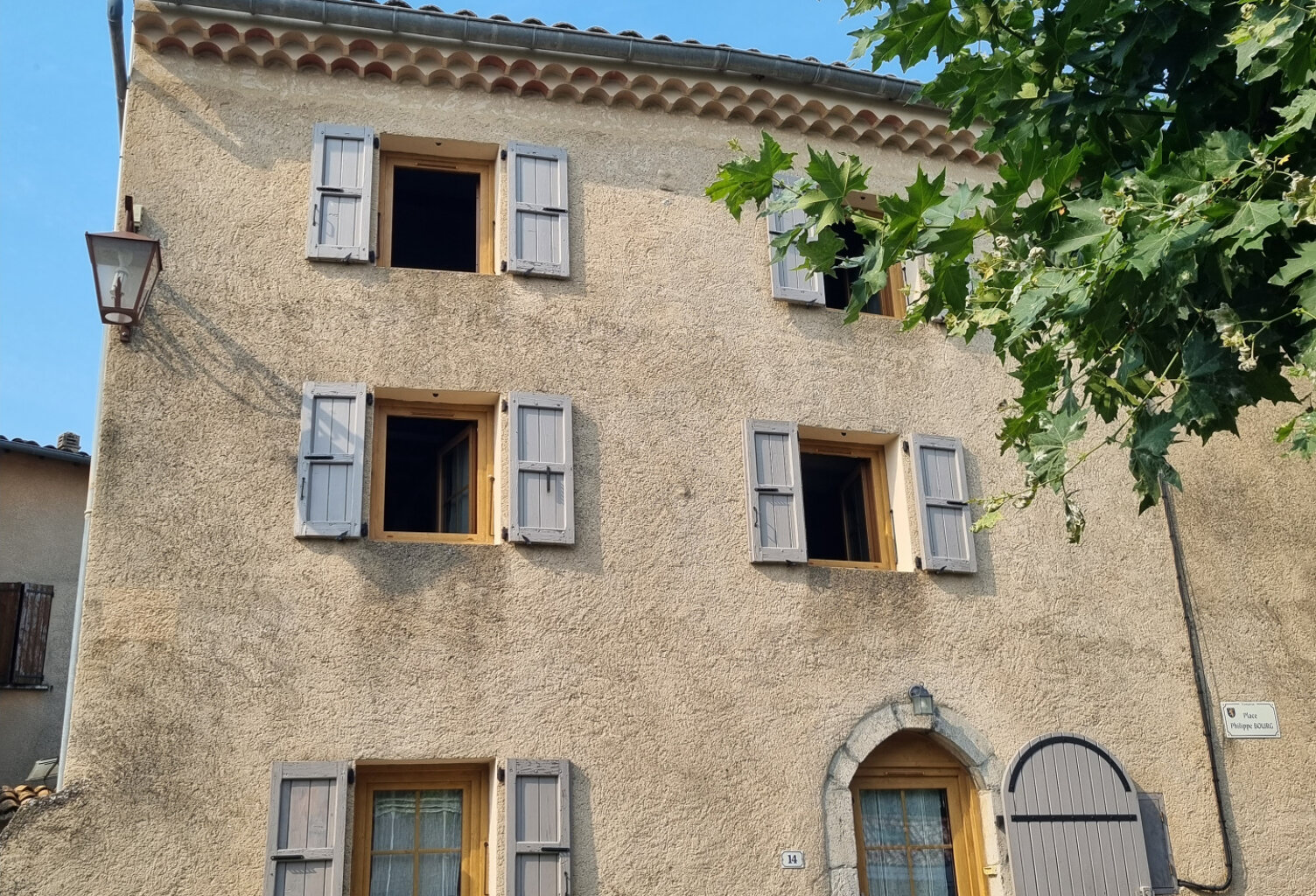Maison de village avec garage — photo 1