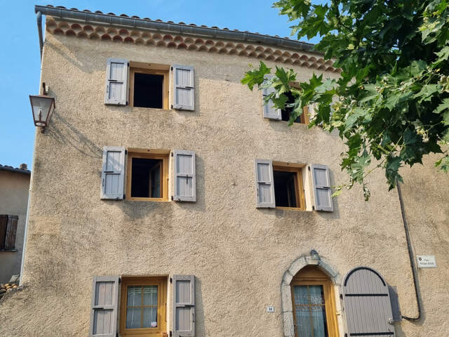 Maison de village avec garage — photo du bien