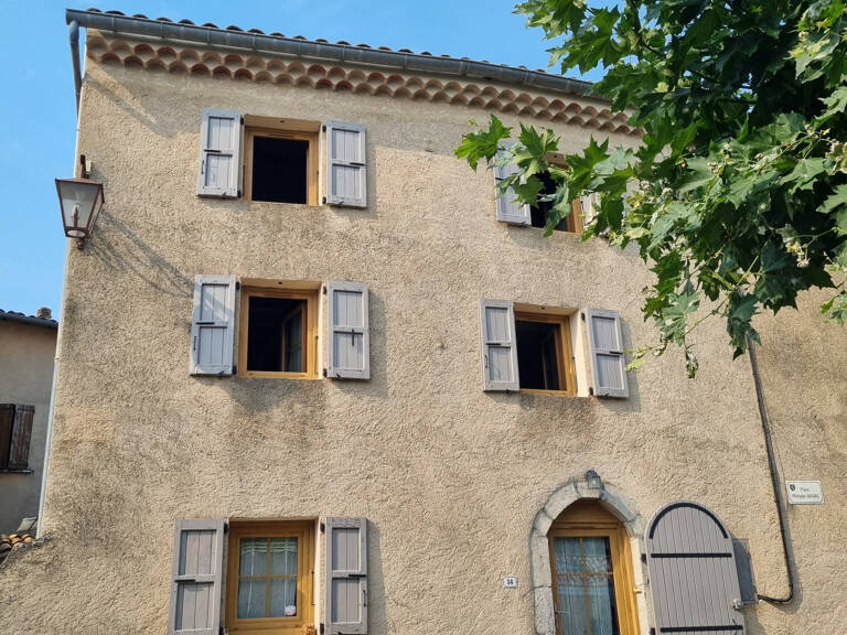 Maison de village avec garage — photo 1