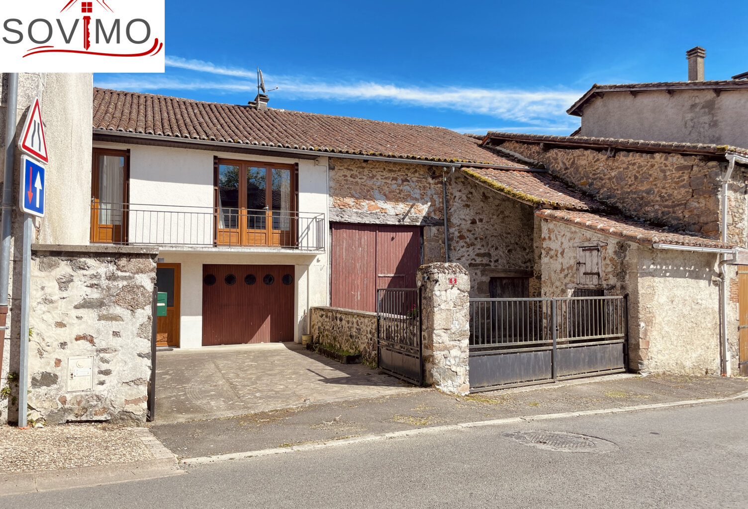 MAISON DE VILLAGE SUR SOUS SOL AVEC GRANGE, COUR ET JARDIN — photo 1