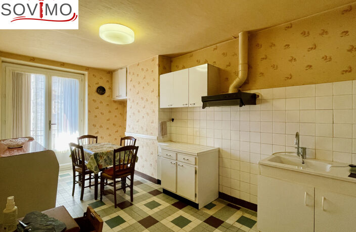 MAISON DE VILLAGE SUR SOUS SOL AVEC GRANGE, COUR ET JARDIN — photo 2