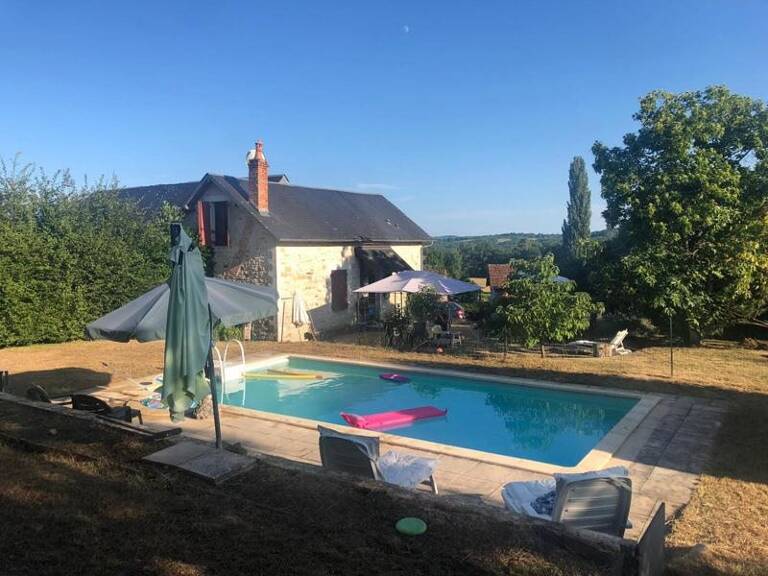 Maison en pierre de 6 pièces principales — photo 1