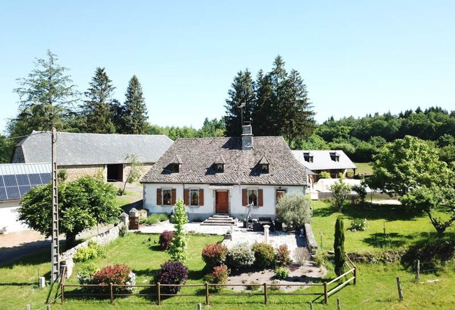Maison en pierre de 7 pièces principales — photo 1
