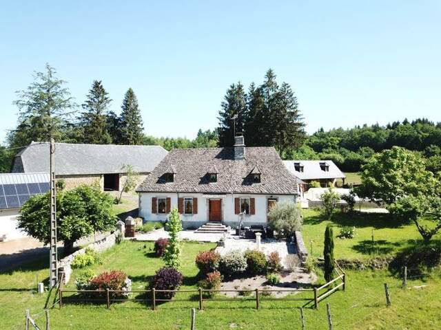 Maison en pierre de 7 pièces principales — photo du bien