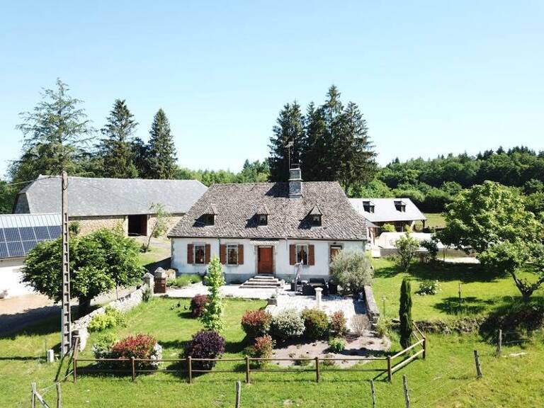 Maison en pierre de 7 pièces principales — photo 1