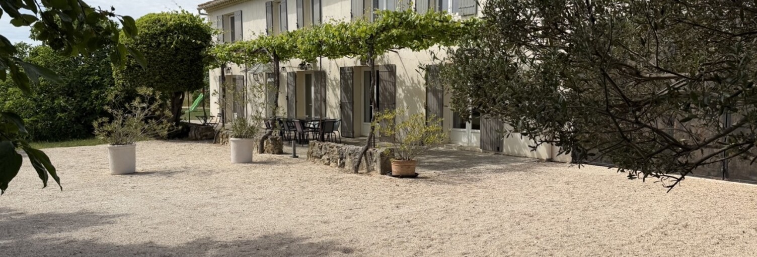 Maison 16 Pièces 335 m² à vendre à Pernes-les-Fontaines (84210)
