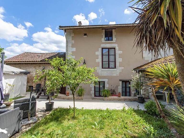 Maison de bourg de 7 pièces principales — photo 1