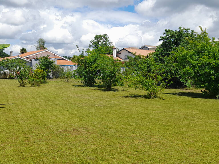 Beau terrain constructible en centre ville — photo 1