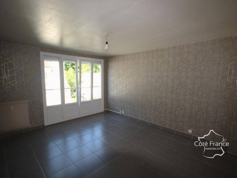 GIVET Appartement T4 (3 chambres) rénové, situé dans une rés — photo 1