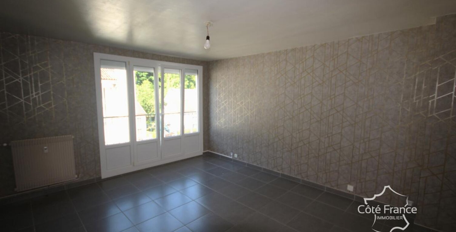 GIVET Appartement T4 (3 chambres) rénové, situé dans une rés — photo 1