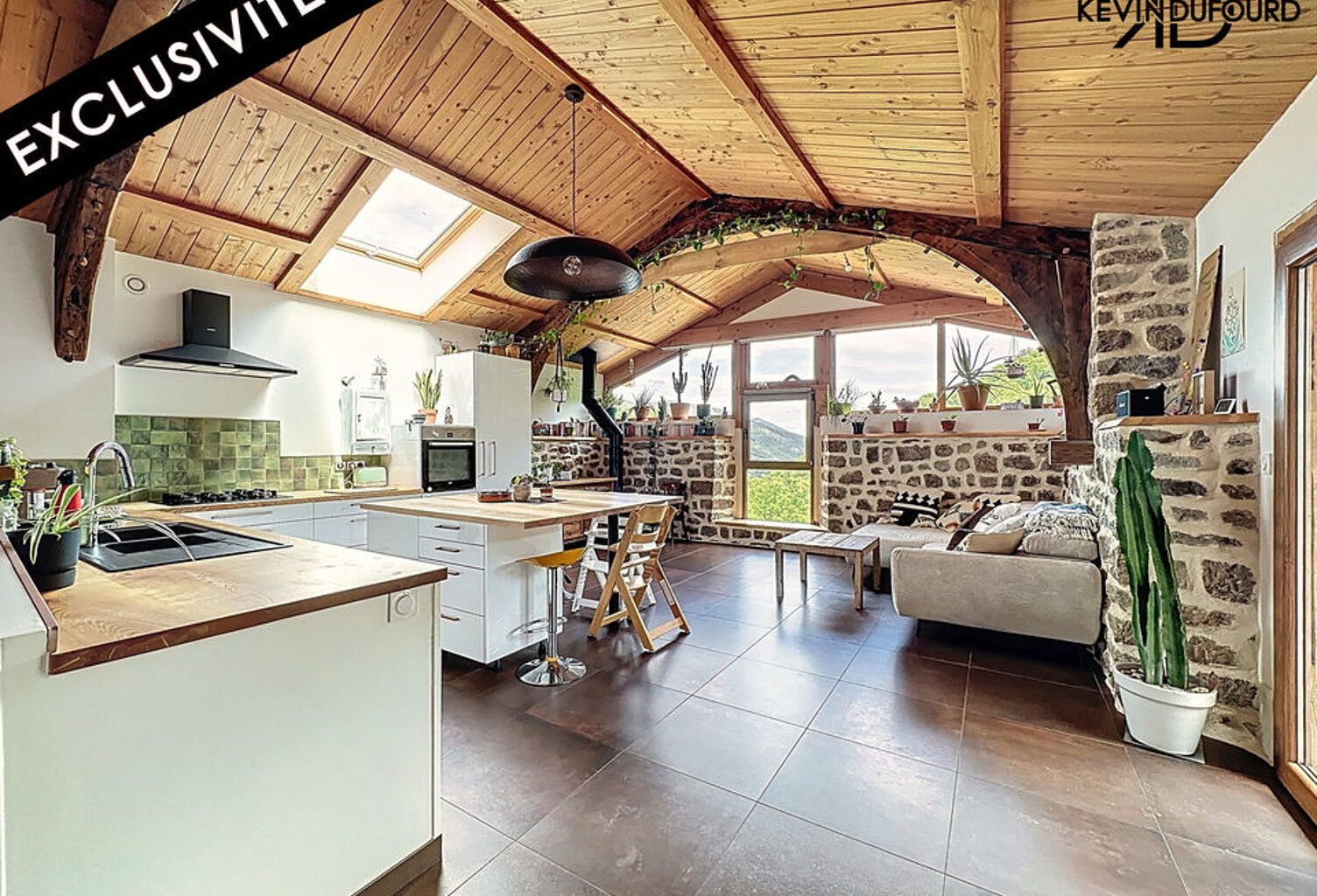 Maison avec gîte de 140m²  sur un terrain de 1,9 Hectares à — photo 1