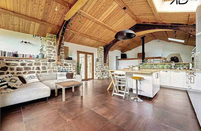 Maison avec gîte de 140m²  sur un terrain de 1,9 Hectares à — photo 2