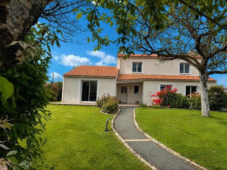 AUBIGNY LES CLOUZEAUX, maison d'architecte 180 m², 5 chambres, 1180 m² terrain clos — photo 1