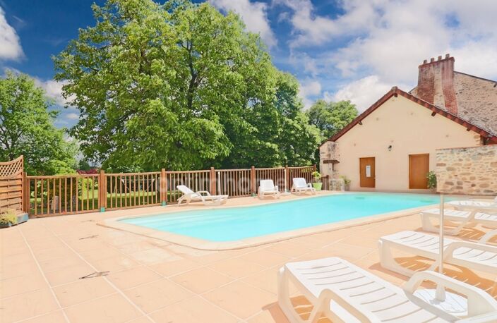 Propriété de Charme - Gîte de 103 m² - Capacité 12 personnes - 4 Chambres - Piscine et dépendances - terrain 11 500 m² environ  ARNAC LA POSTE (87) — photo 3