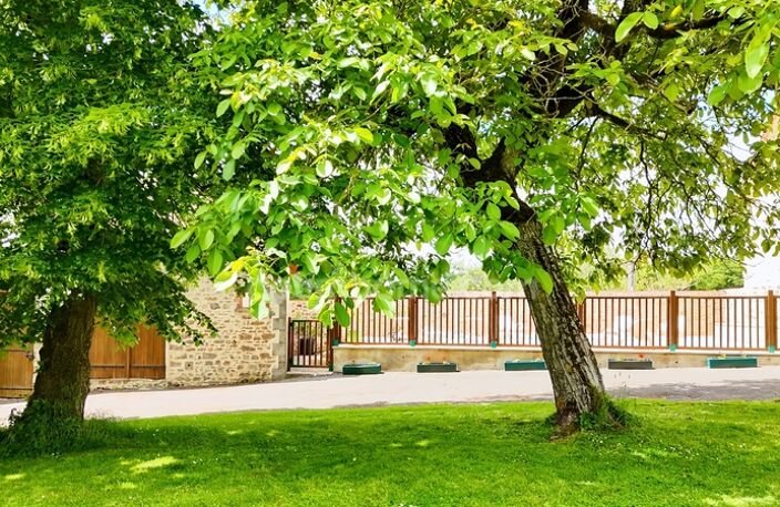 Propriété de Charme - Gîte de 103 m² - Capacité 12 personnes - 4 Chambres - Piscine et dépendances - terrain 11 500 m² environ  ARNAC LA POSTE (87) — photo 4