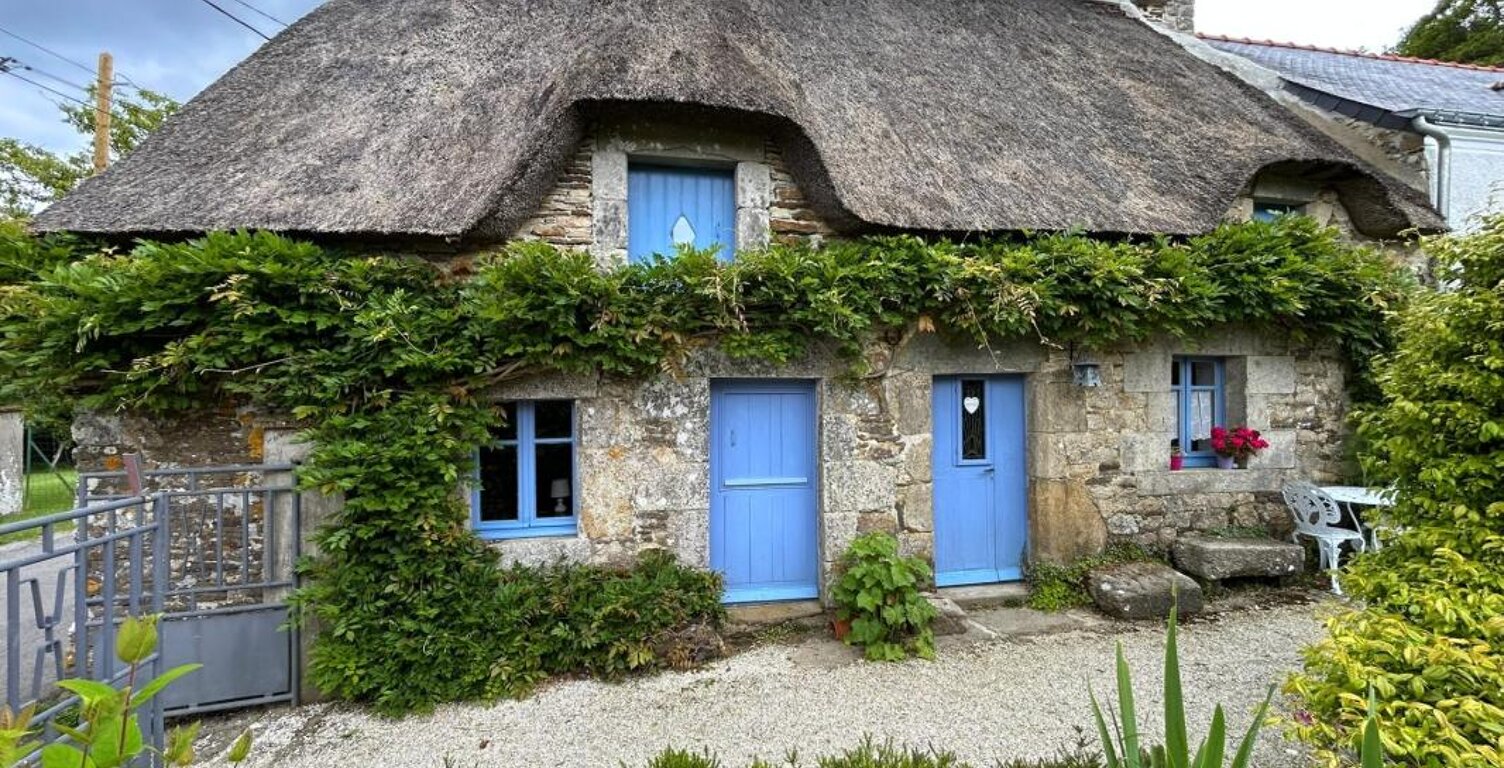 Propriété de caractère à Pluméliau (56) : Longère, Chaumière et terrain constructible — photo 1