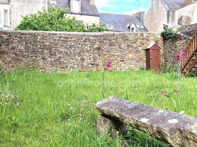A vendre Bretagne-Finistere-Douarnenez-centre ville-Maison- 18 pièces-Terrasse-Jardin-local commercial — photo du bien