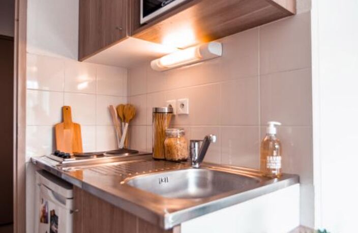 A LOUER - STUDIO MEUBLE ET EQUIPE - LYON PARILLY — photo 3