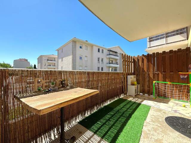 Appartement T2 bis - résidence sécurisée - Place privative - Clim - Quartier paisible de Miramas — photo du bien
