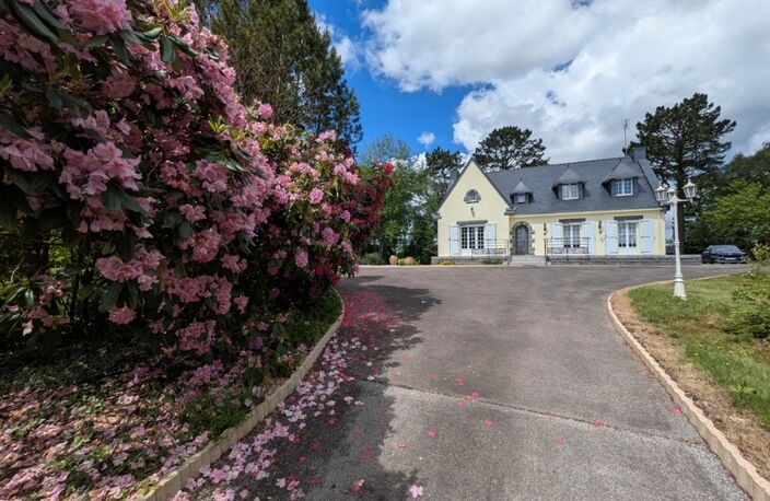 PRIZIAC PROPRIÉTÉ COMPOSÉE D'UNE MAISON DE TYPE NÉO BRETONNE DE 8 PIECES EN TRES BON ETAT GENERAL GRANDE DÉPENDANCES PARCELLE DE 1 HECTARE 47 ARES — photo 3