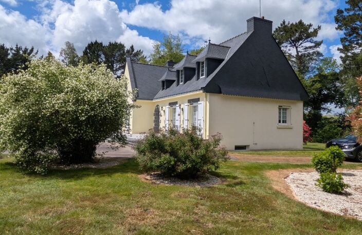 PRIZIAC PROPRIÉTÉ COMPOSÉE D'UNE MAISON DE TYPE NÉO BRETONNE DE 8 PIECES EN TRES BON ETAT GENERAL GRANDE DÉPENDANCES PARCELLE DE 1 HECTARE 47 ARES — photo 4