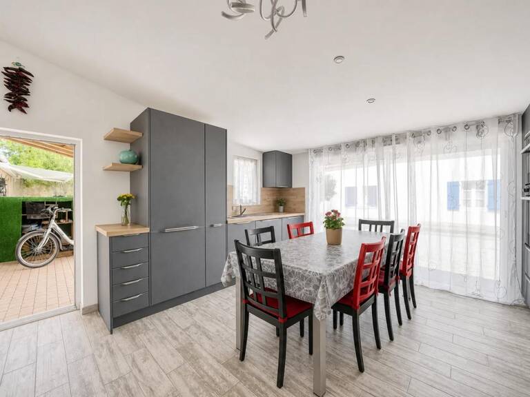 Maison rénovée 5 pièces à Saint-Laurent-de-la-Prée — photo 1