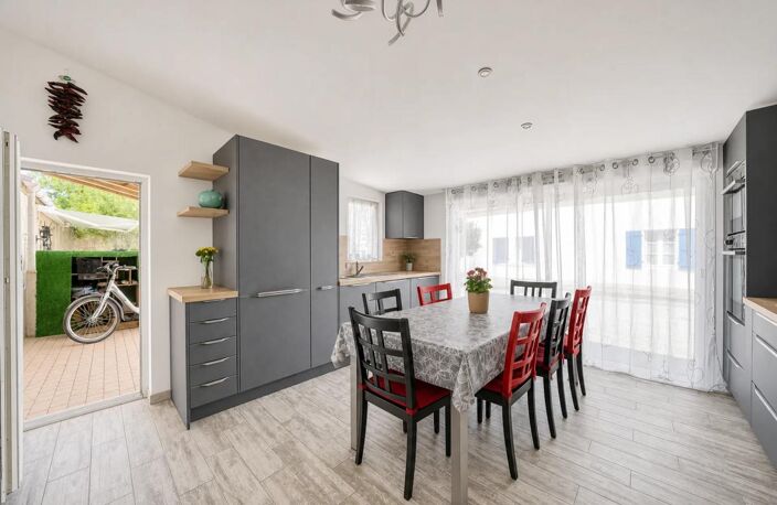 Maison rénovée 5 pièces à Saint-Laurent-de-la-Prée — photo 2