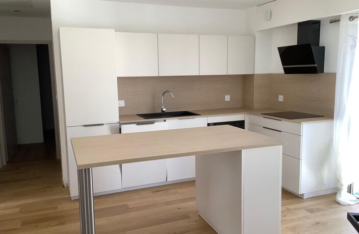 Appartement rénové Coeur de  Ville T3 avec ascenseur et place de parking sécurisée — photo 2