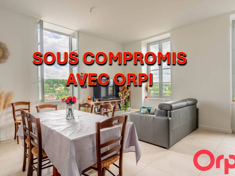 T2 rénové de 40 m² dans une bâtisse en pierres dorées — photo 1
