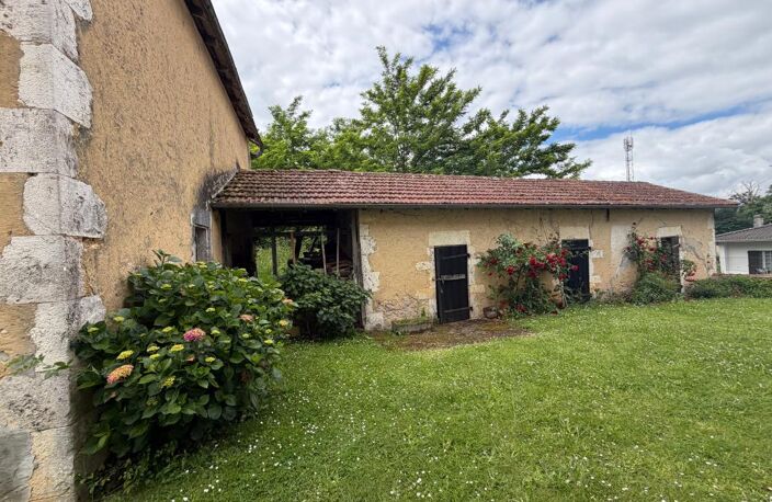 Maison de maître et ses dépendances avec près de 2200 m² — photo 3