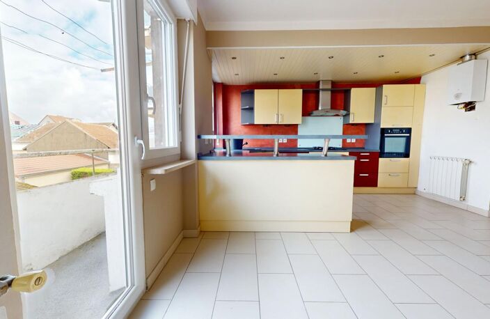 Spacieux F4 de 103m² avec 3 chambres – Charme de l'ancien, luminosité et proximité des commodités — photo 5