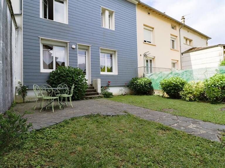 Maison de village rénovée avec jardin et fort potentiel locatif au coeur de Lacaune — photo 1