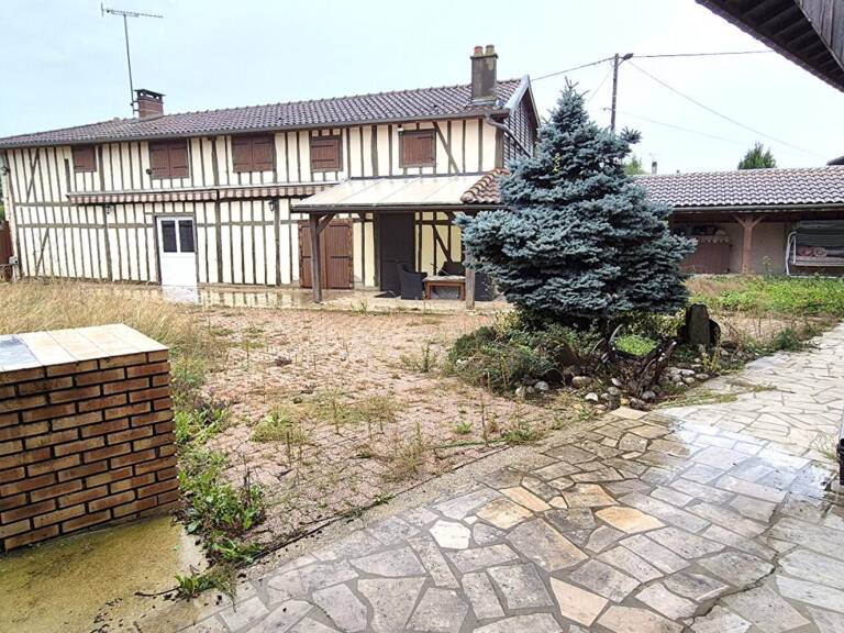 Belle Maison de Village et de Caractère style Champenois de 155 m² à Rénover et Façonner à votre Goût avec sa Cour sécurisée, Terrasse couverte, Garage et Grange de 125 m², Appentis, Bûcher et Terrain arboré de 973 m² — photo 1